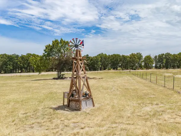483 Legacy Lane, Bowie, TX 76230