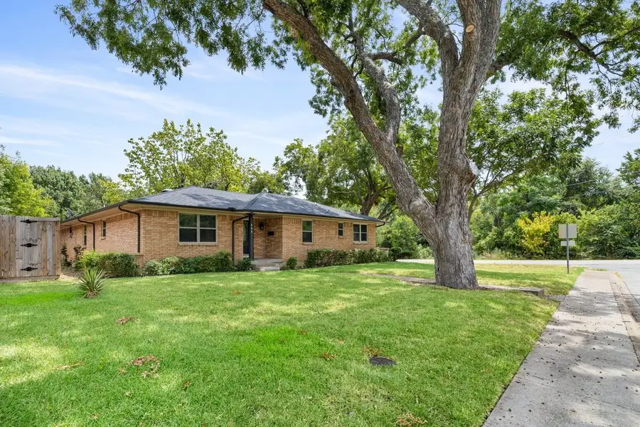600 N Young Boulevard, Desoto, TX 75115 - #2