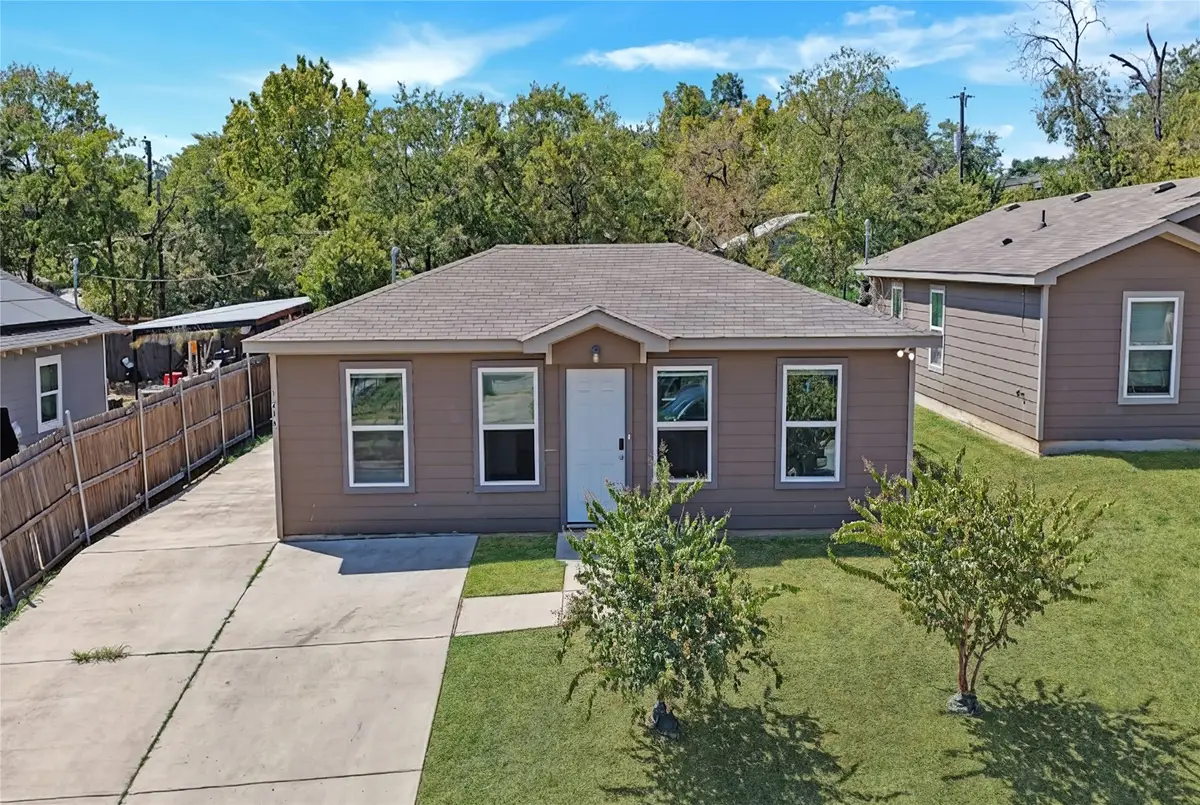 1216 E Powell Avenue, Fort Worth, TX 76104 - #1