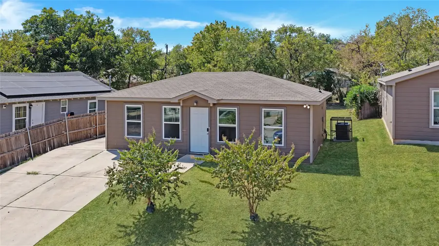 1216 E Powell Avenue, Fort Worth, TX 76104 - #2