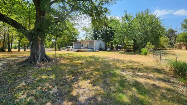 197 Gladys Street, Lone Oak, TX 75453