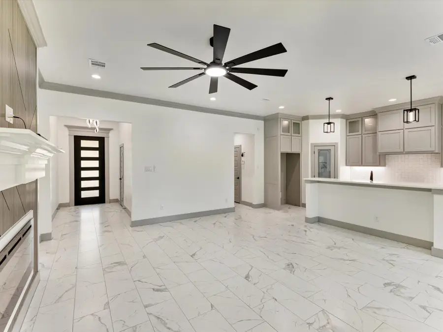 716 E Jefferson Street, Waxahachie, TX 75165 - #3