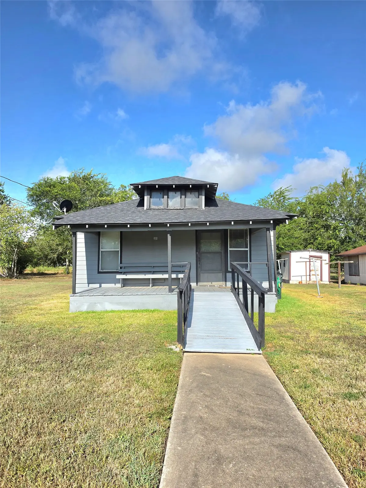 305 N Eagle Street, Weimar, TX 78962 - #1