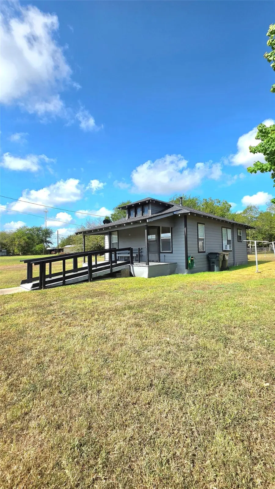 305 N Eagle Street, Weimar, TX 78962 - #2
