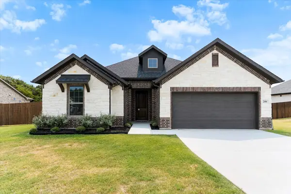 2106 Briarwood Drive, Bridgeport, TX 76426