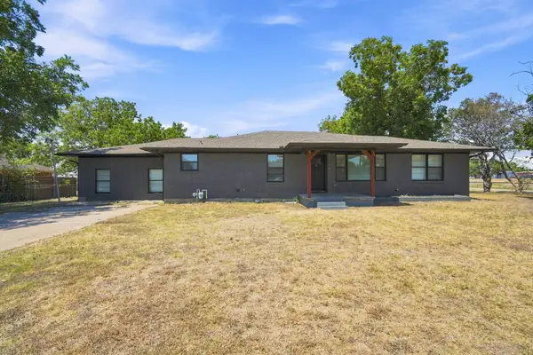104 Casa Linda Drive, Ennis, TX 75119