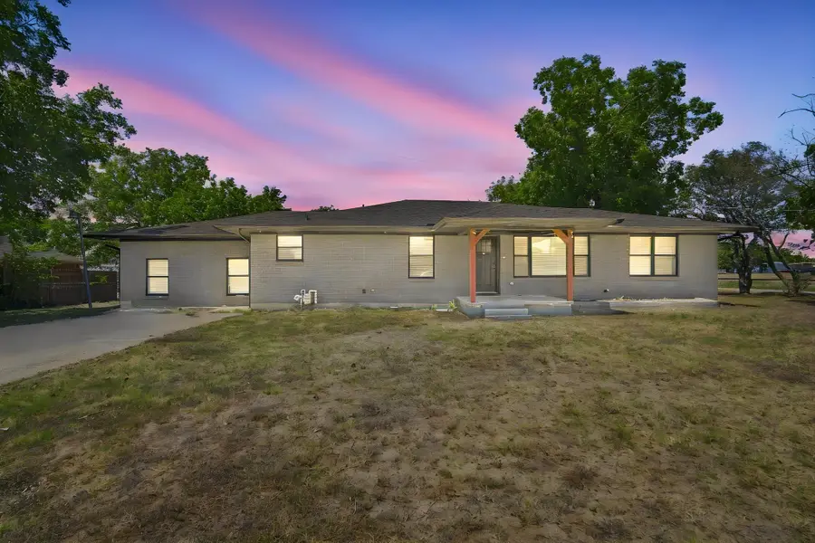104 Casa Linda Drive, Ennis, TX 75119 - #2