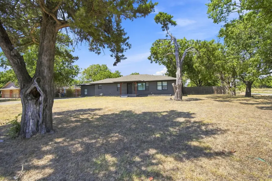 104 Casa Linda Drive, Ennis, TX 75119 - #3