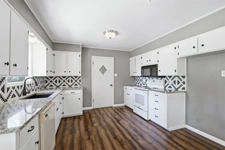 6121 Ten Mile Bridge Road, Fort Worth, TX 76135 - #3