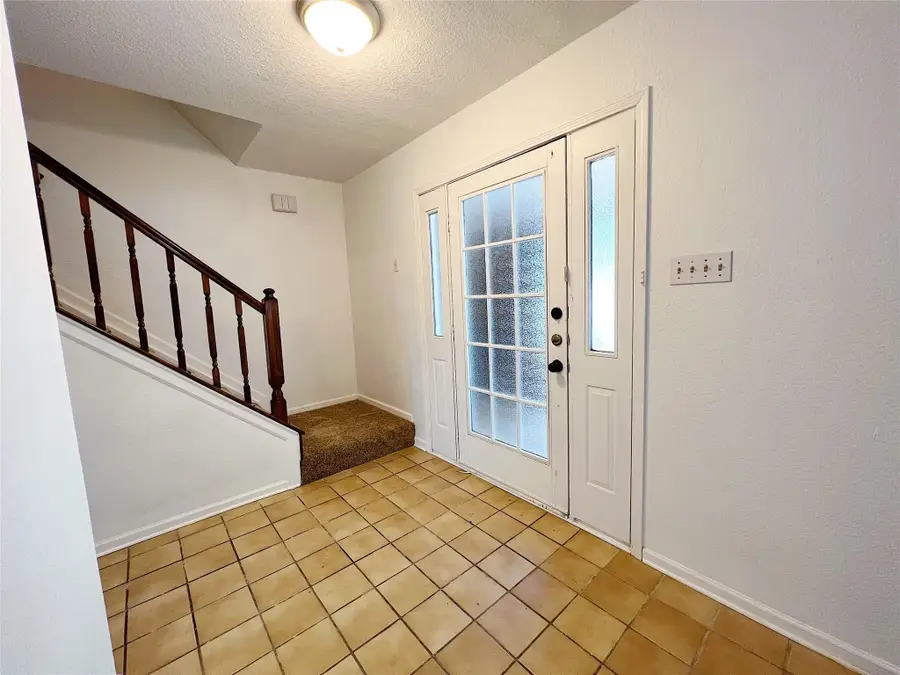 616 Valley Spring Drive, Arlington, TX 76018 - #2