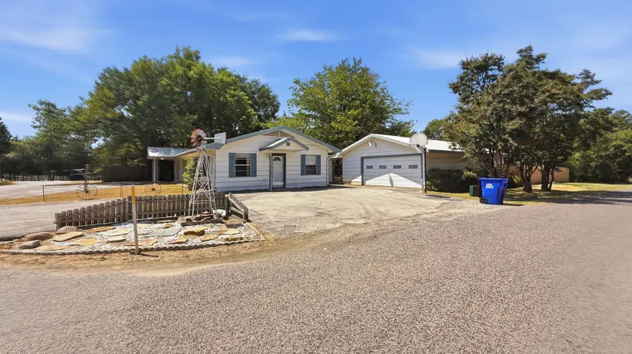97 Heddingham Drive, Gordonville, TX 76245 - #2