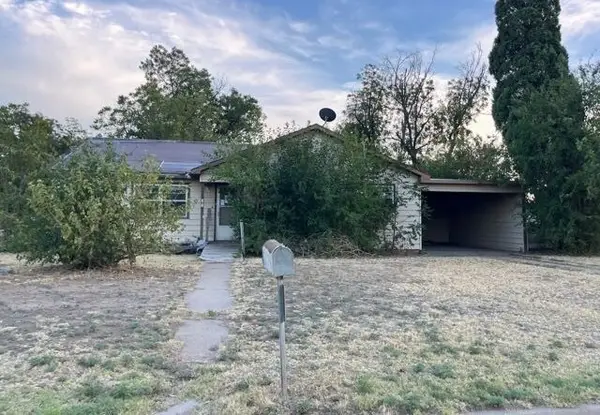 805 Main, Knox City, TX 79528