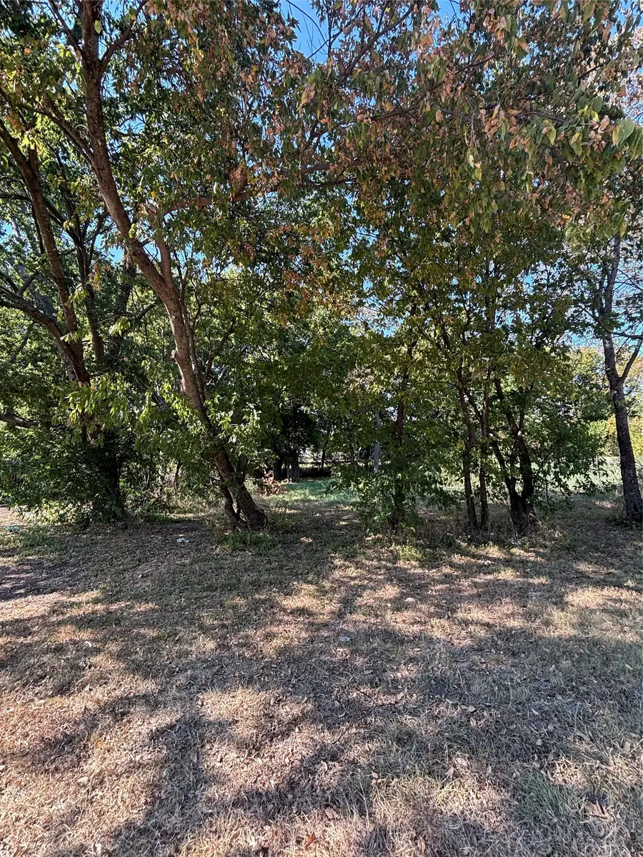 823 Mill Street, Gainesville, TX 76240 - #2