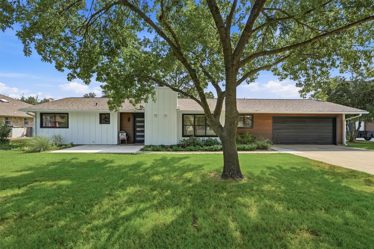 722 Kiowa Drive W, Lake Kiowa, TX 76240 - #1