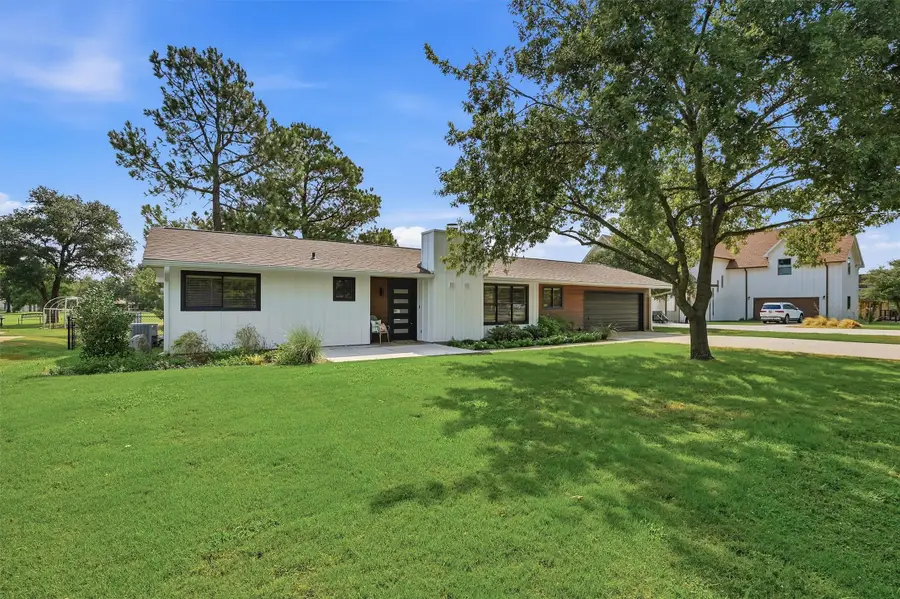 722 Kiowa Drive W, Lake Kiowa, TX 76240 - #3