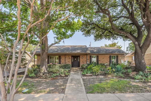 912 Vinecrest Lane, Richardson, TX 75080