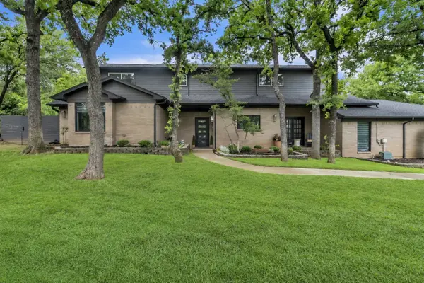 900 E Pioneer Circle, Argyle, TX 76226