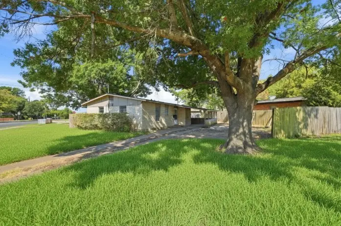 636 S Andrews Avenue, Sherman, TX 75090 - #2