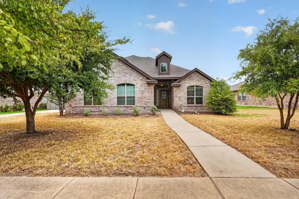902 Mockingbird Lane, Glenn Heights, TX 75154