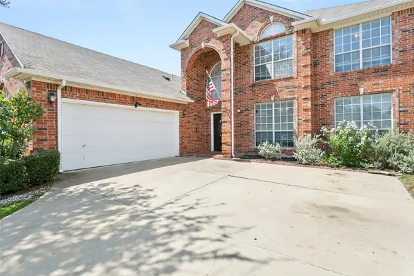 8641 Shadow Trace Drive, Fort Worth, TX 76244