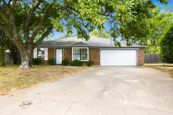 6400 Twin Spruce Court, Arlington, TX 76018