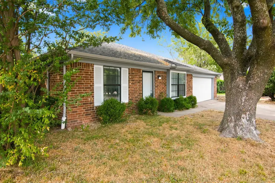 6400 Twin Spruce Court, Arlington, TX 76018 - #2