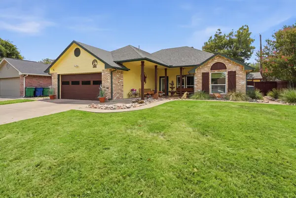 215 Morene Avenue, Waxahachie, TX 75165