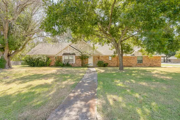 400 Mountain Valley Boulevard, Joshua, TX 76058