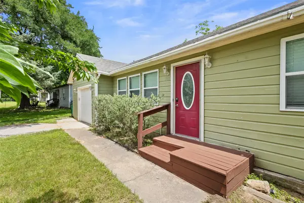 107 S Flower Lane, Chico, TX 76431