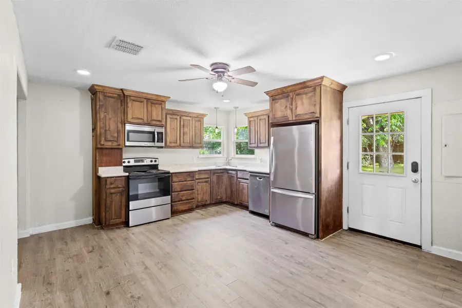 107 S Flower Lane, Chico, TX 76431 - #3