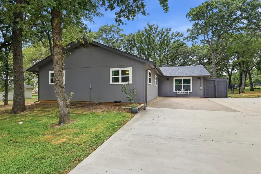 237 Cayuga Trail, Lake Kiowa, TX 76240 - #2