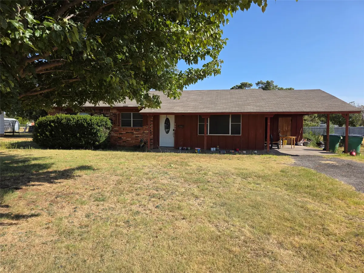906 W 13th Street, Quanah, TX 79252 - #1