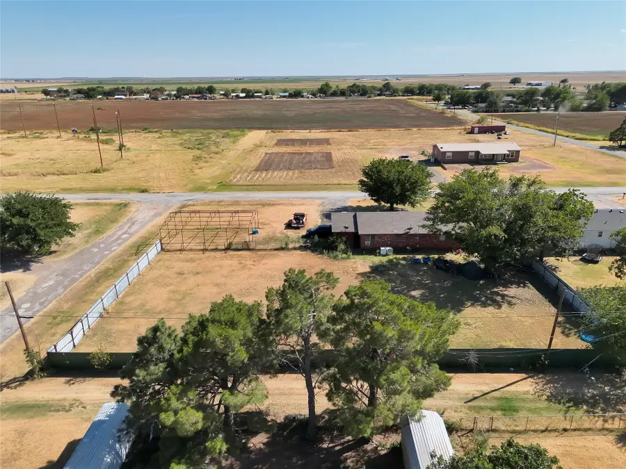 906 W 13th Street, Quanah, TX 79252 - #3