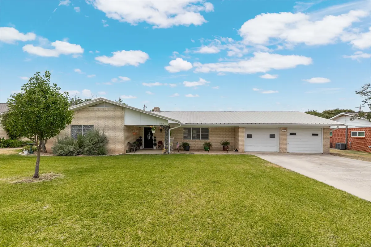 1607 Earl Street, Goldthwaite, TX 76844 - #1