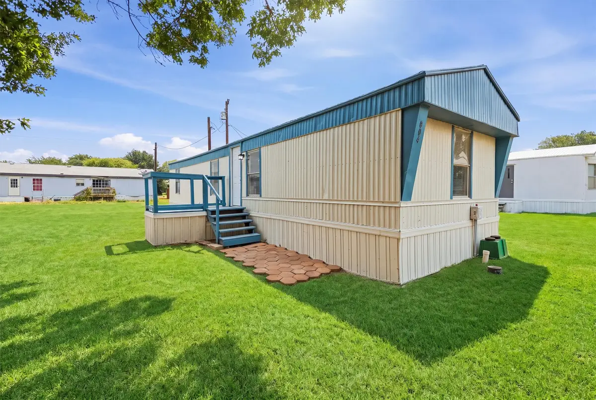 904 Flamingo Road, Granbury, TX 76049 - #1
