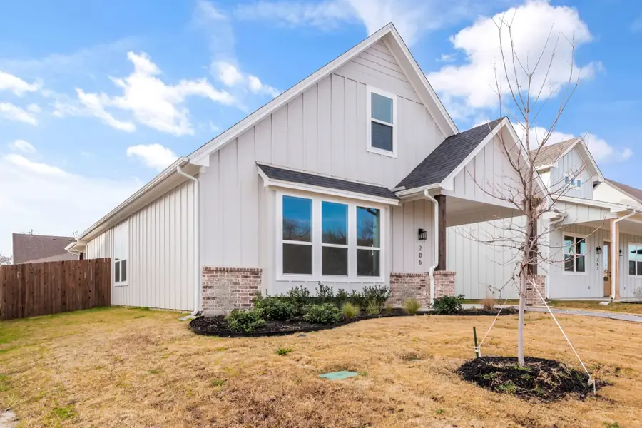 205 W 7th Street, Justin, TX 76247 - #3