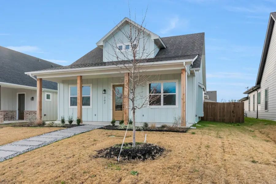 207 W 7th Street, Justin, TX 76247 - #2