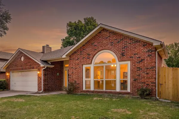2049 Wedgewood Drive, Grapevine, TX 76051