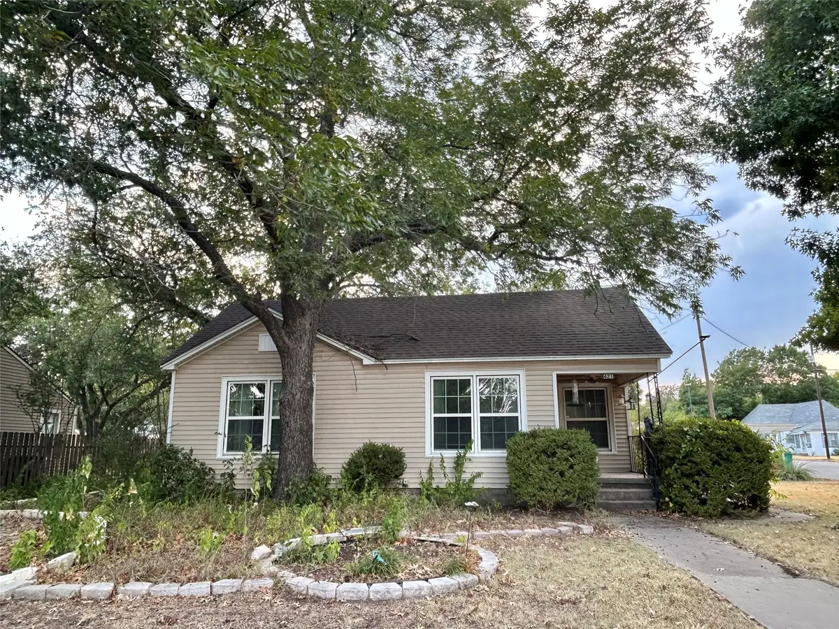 421 N Hickory Street, Muenster, TX 76252 - #1
