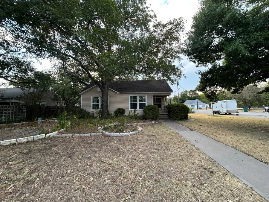 421 N Hickory Street, Muenster, TX 76252 - #2