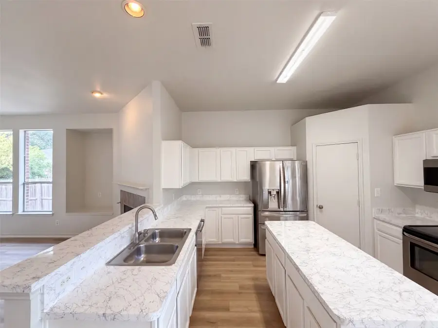 825 Dixon Lane, Denton, TX 76207 - #2