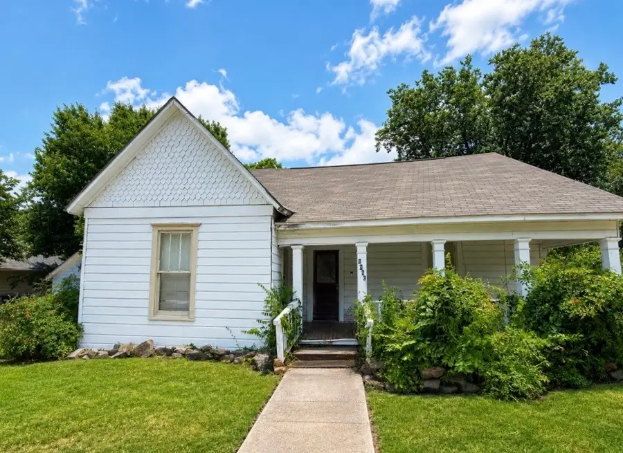 1018 N College Street, McKinney, TX 75069 - #2