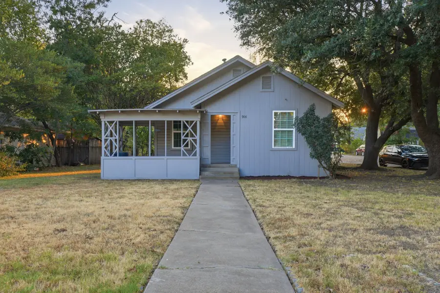 908 Forrest Avenue, Cleburne, TX 76033 - #2