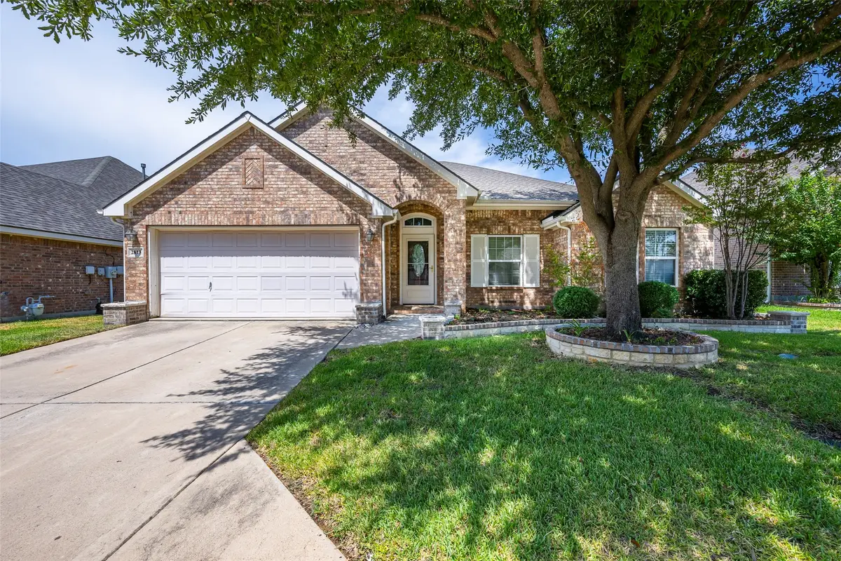 2813 Fox Creek Trail, Arlington, TX 76017 - #1