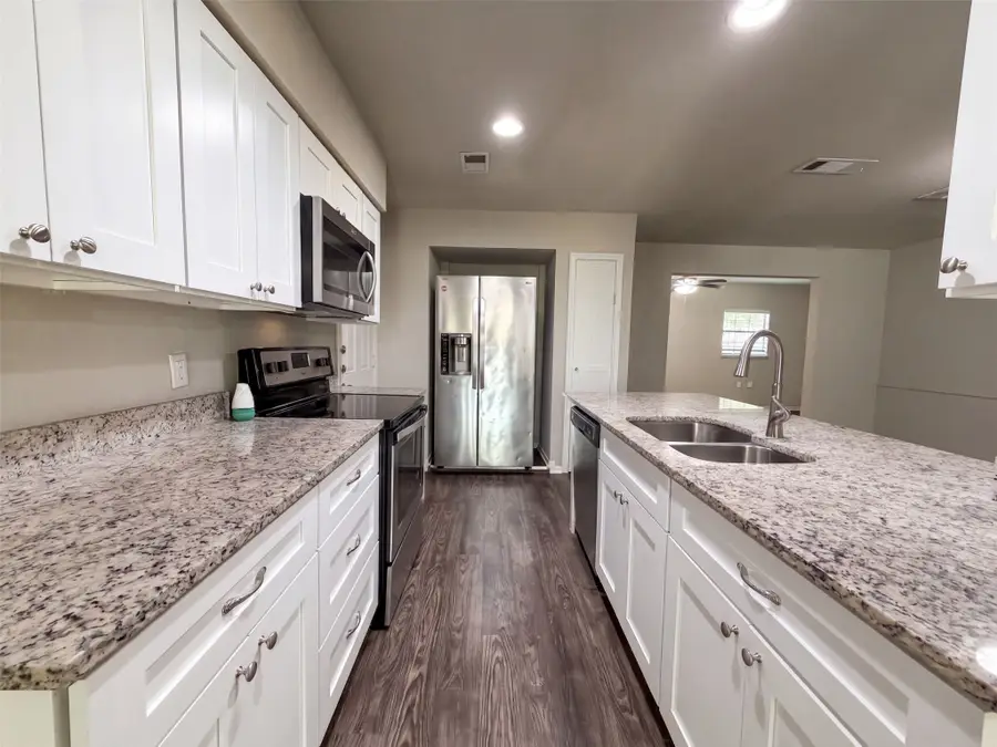 330 E Coral Way, Grand Prairie, TX 75051 - #2