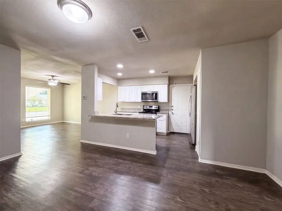 330 E Coral Way, Grand Prairie, TX 75051 - #3