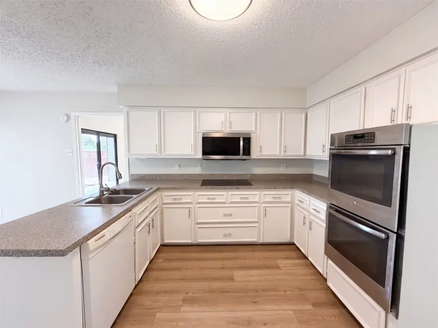 742 Hummingbird Circle, Lewisville, TX 75067 - #2