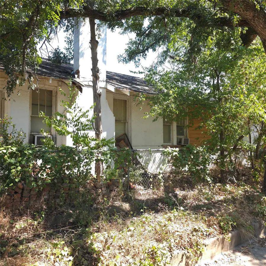 602 NW 4th Avenue, Mineral Wells, TX 76067 - #3