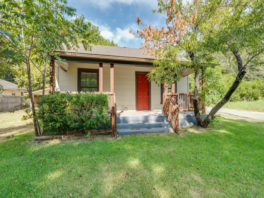 541 Denison Street, Gainesville, TX 76240 - #2