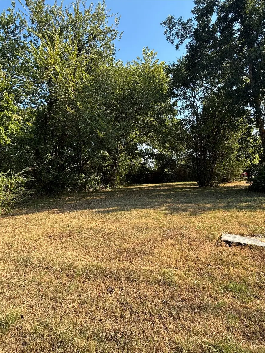 720 Mill Street, Gainesville, TX 76240 - #2